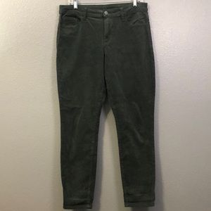 Prosperity Denim Women's green corduroy skinny jeans size 30 EUC